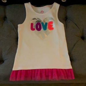 Girls size 6 sleeveless white w/ pink ruffles top